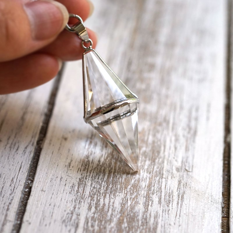 ペンデュラム【天然クリスタル（水晶）】ポーチ付き
