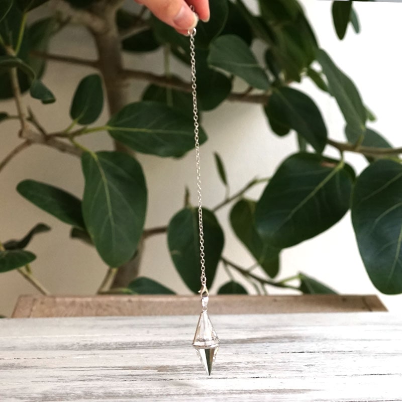 ペンデュラム【天然クリスタル（水晶）】ポーチ付き