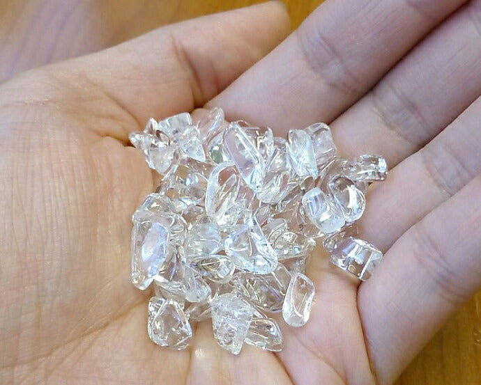 天然本水晶 さざれチップ (Mサイズ） 100g 【浄化・エネルギーチャージに】