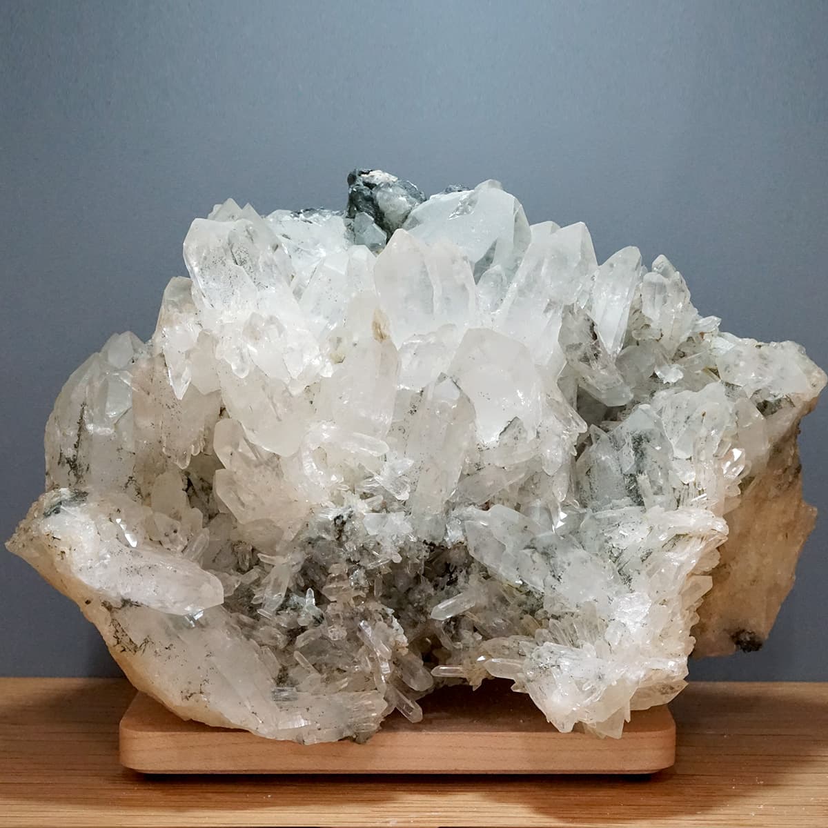 ヒマラヤ水晶 クラスター・原石（クル渓谷） No.1  [ 画像現物・一点物 ]    [ 画像現物・一点物 ]  パワーストーン 天然石 FORESTBLUE フォレストブルー【3758】