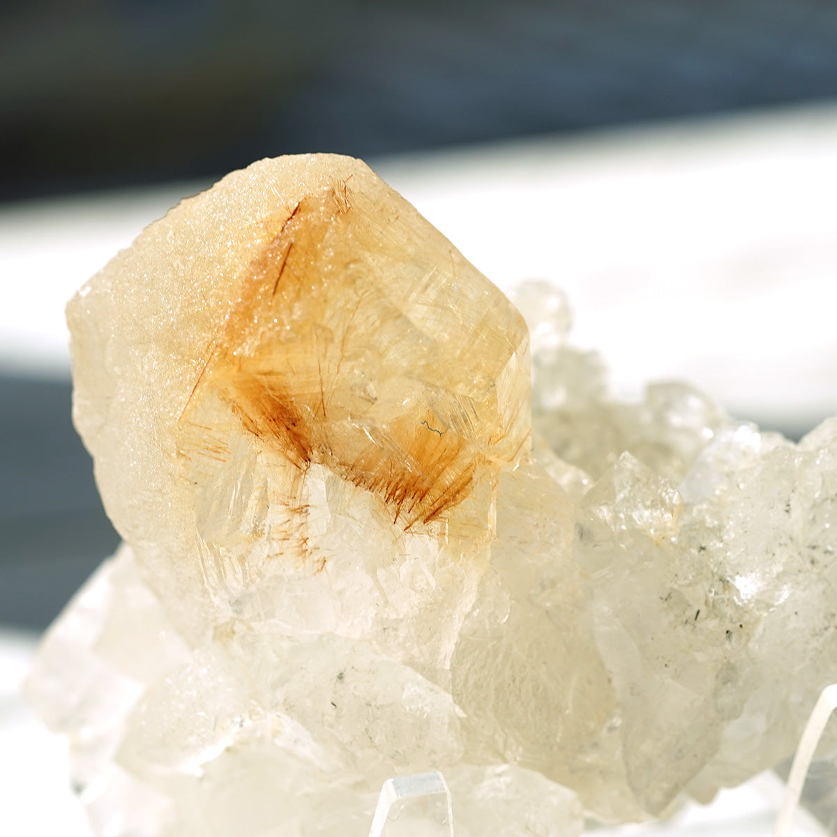 ヒマラヤ水晶 ゴールドルチル入り クラスター （Kullu Parvati Valley / クル・パールヴァティ渓谷） 原石 No.No.29   [ 画像現物・一点物 ]    [ 画像現物・一点物 ]  パワーストーン 天然石 FORESTBLUE フォレストブルー【4723】