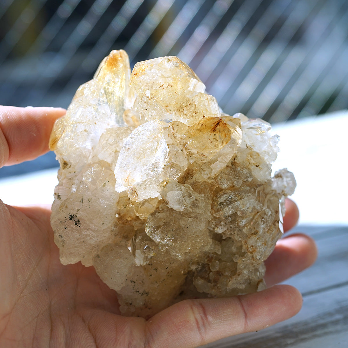 ヒマラヤ水晶 ゴールドルチル入り クラスター （Kullu Parvati Valley / クル・パールヴァティ渓谷） 原石 No.No.30   [ 画像現物・一点物 ]    [ 画像現物・一点物 ]  パワーストーン 天然石 FORESTBLUE フォレストブルー【4724】