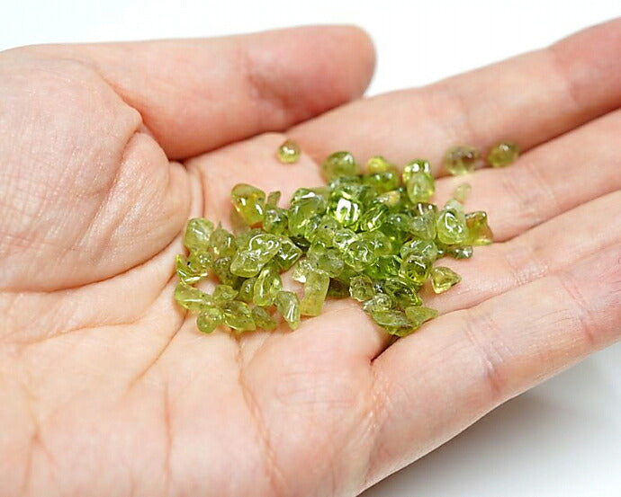 ペリドット さざれチップ 100g 【浄化・エネルギーチャージに】