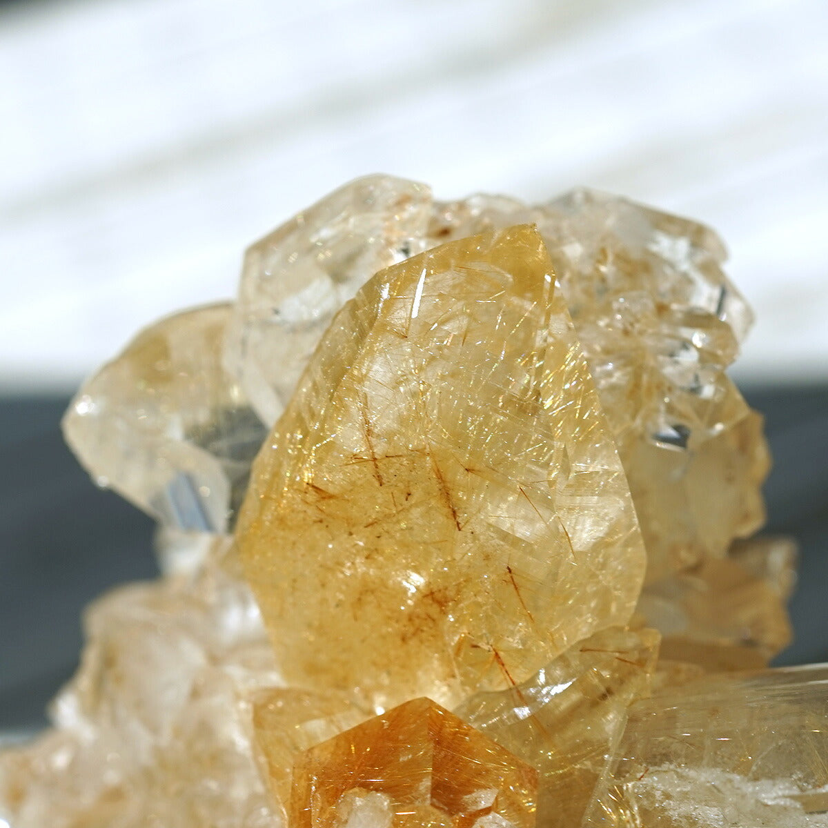 ヒマラヤ水晶 ゴールドルチル入り クラスター （Kullu Parvati Valley / クル・パールヴァティ渓谷） 原石 No.No.33   [ 画像現物・一点物 ]    [ 画像現物・一点物 ]  パワーストーン 天然石 FORESTBLUE フォレストブルー【5571】