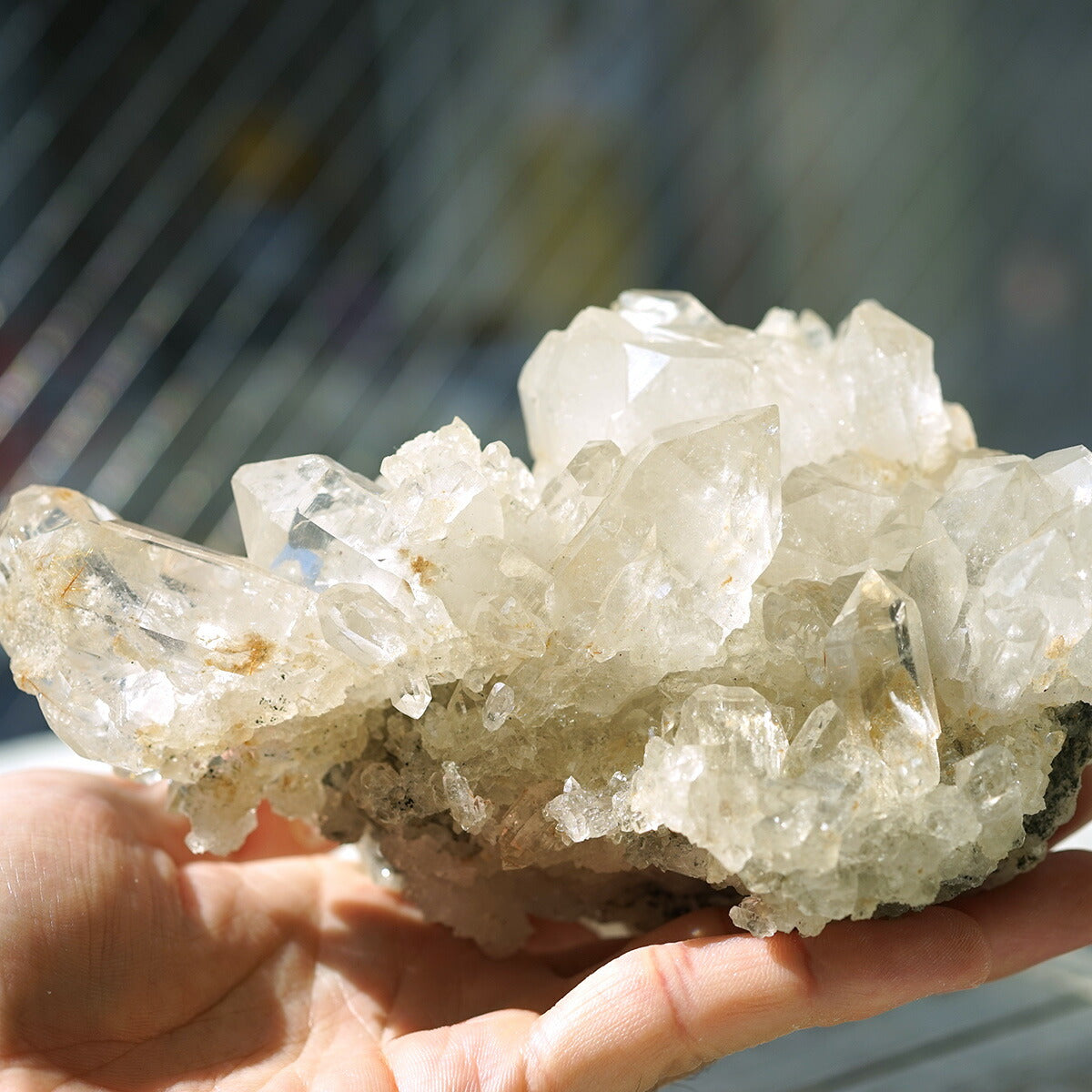 ヒマラヤ水晶 ゴールドルチル入り クラスター （Kullu Parvati Valley / クル・パールヴァティ渓谷） 原石 No.No.34   [ 画像現物・一点物 ]    [ 画像現物・一点物 ]  パワーストーン 天然石 FORESTBLUE フォレストブルー【5795】