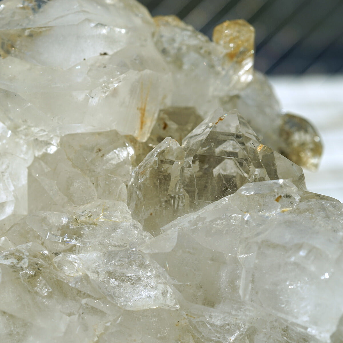 ヒマラヤ水晶 ゴールドルチル入り クラスター （Kullu Parvati Valley / クル・パールヴァティ渓谷） 原石 No.No.35   [ 画像現物・一点物 ]    [ 画像現物・一点物 ]  パワーストーン 天然石 FORESTBLUE フォレストブルー【5796】