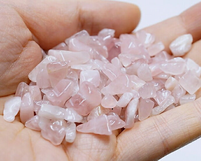 マダガスカル産　ローズクォーツ さざれチップ 100g 【浄化・エネルギーチャージに】