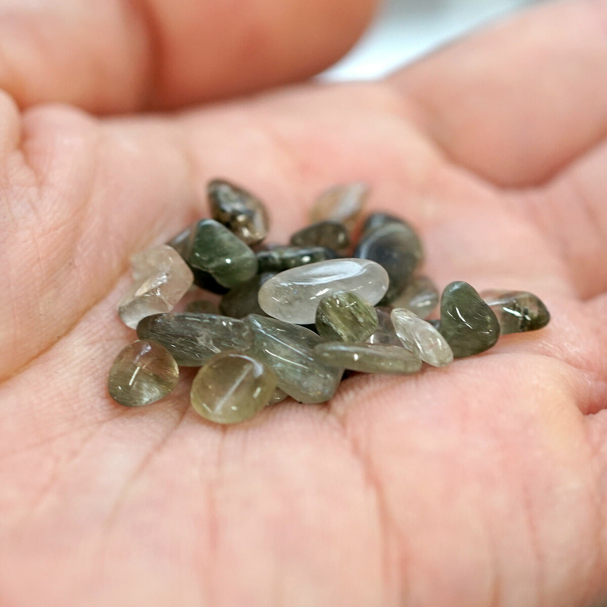 グリーンルチル（アクチノライト） さざれチップ 100g 【浄化・エネルギーチャージに】